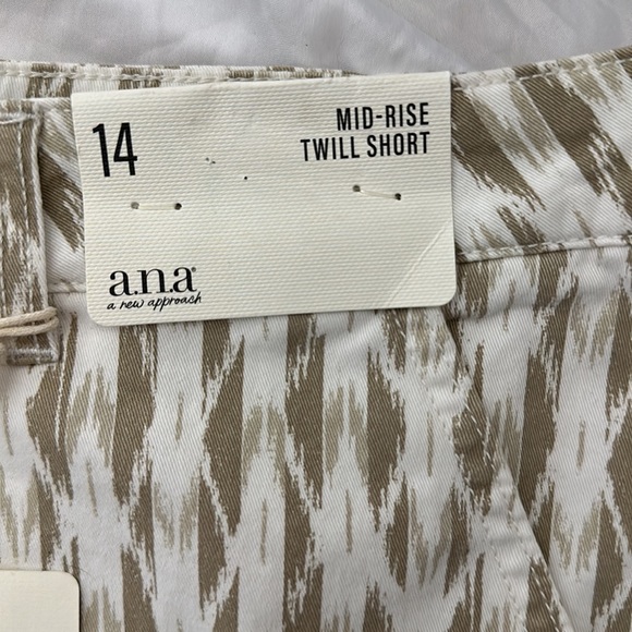 A.n.a. Womens 14 tan white mid-rise twill shorts new with tags - Picture 5 of 6